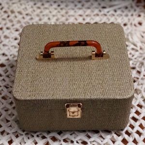 Vintage makeup box | storage | jewerly box